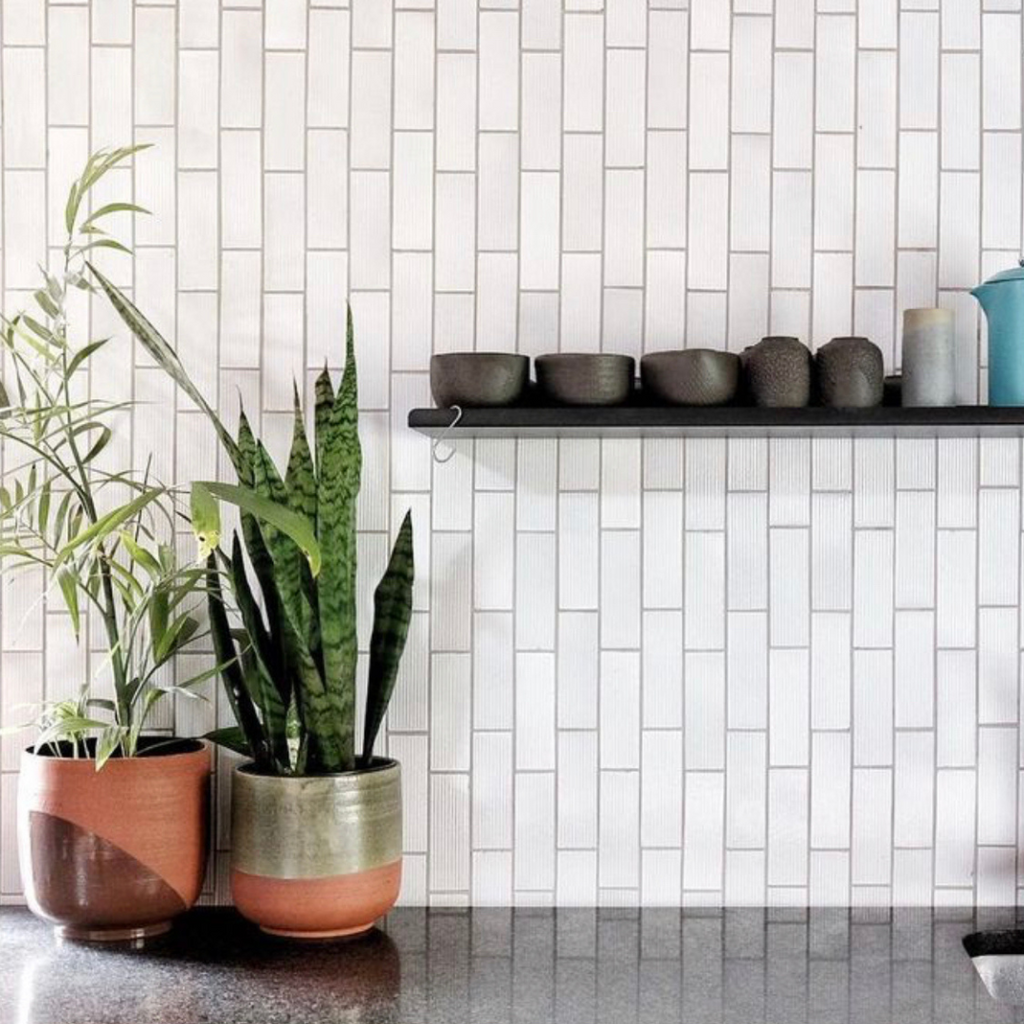 Lip Shelf Large 1100 - Black